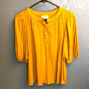 NWOT Ladies Universal Thread Top Sz M Mustard